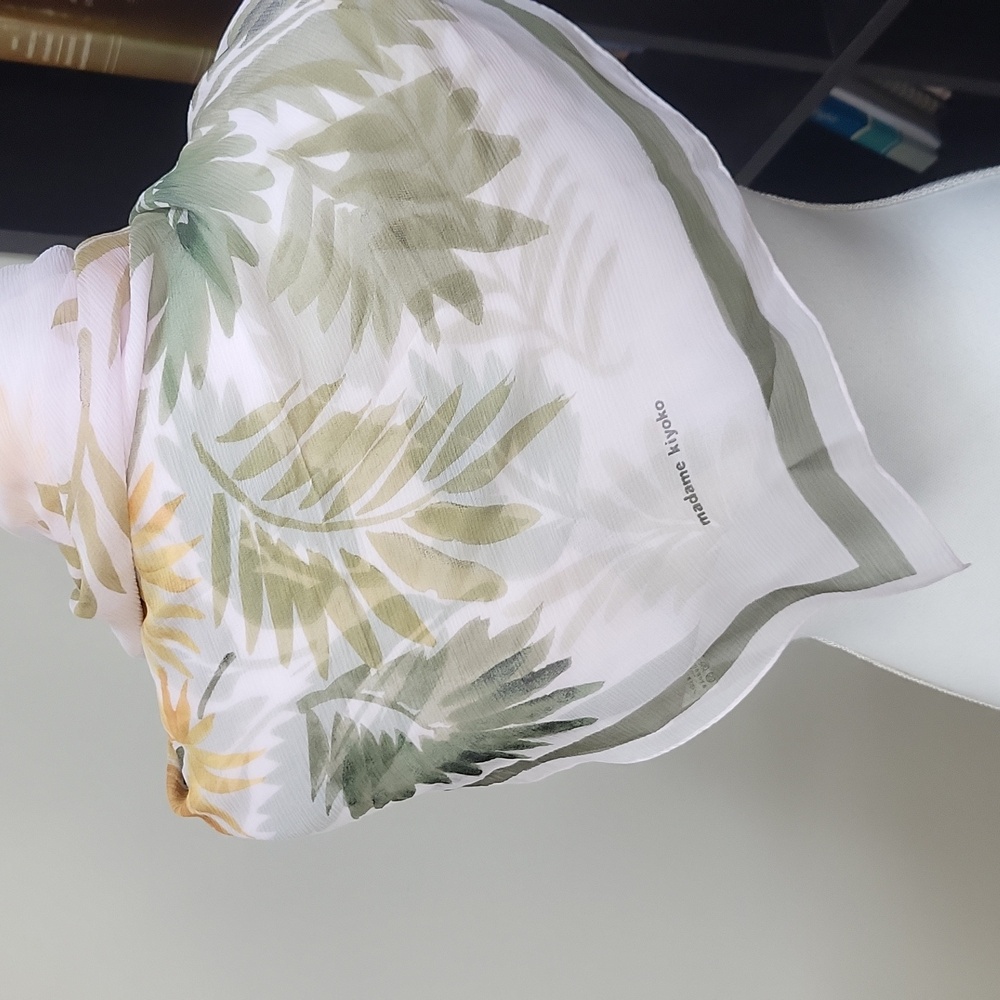 SUZUNOYA Yellow Green Floral made In Japan "Madame Kiyoka" Scarf Approx 35×36" - Picture 8 of 8
